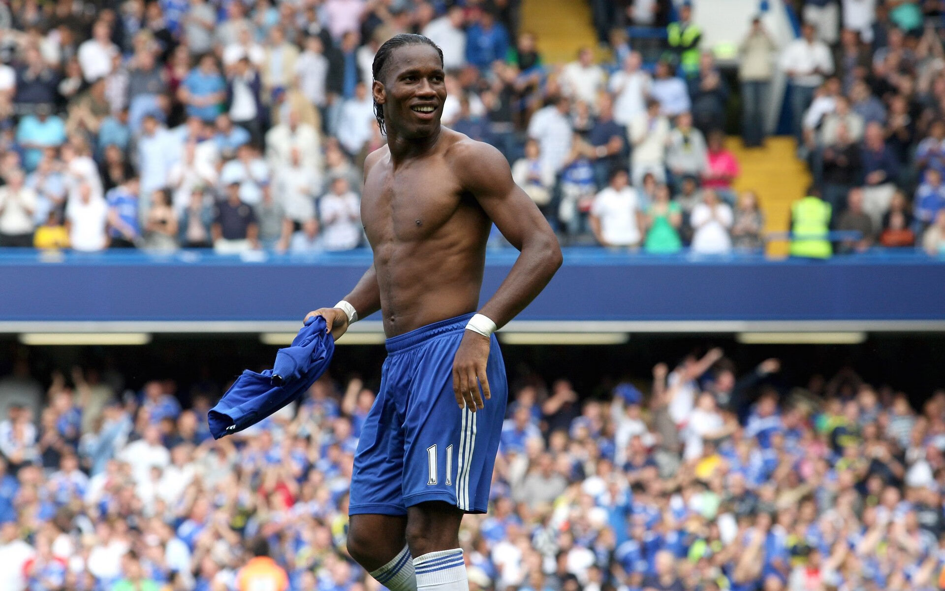 熊猫体育平台-塔图姆48分点燃赛场，天津队攻防碾压太阳迎七连胜